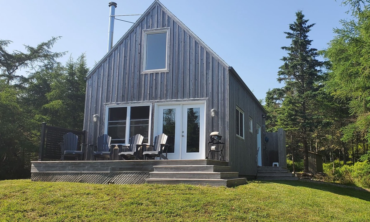 Kingsburg House | Just listed! Cozy ocean view guest house overlooking spectacular Kingsburg Beach