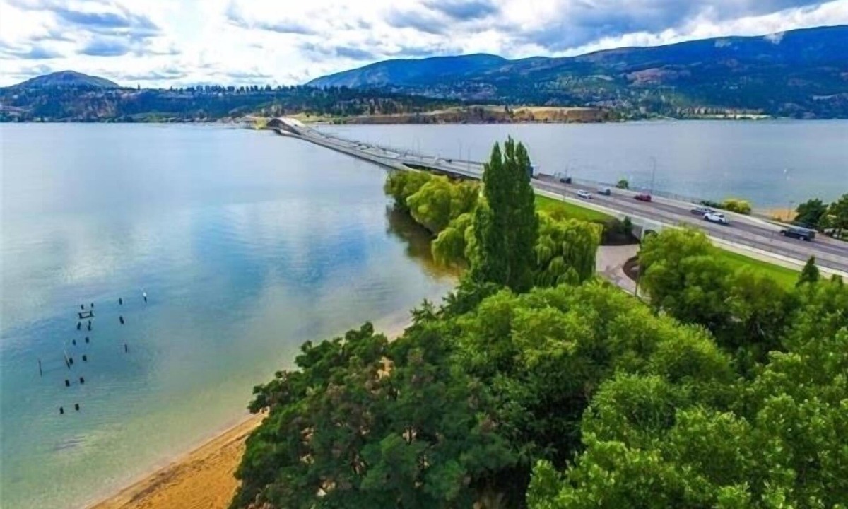 South Central House | Kelowna's Beach House