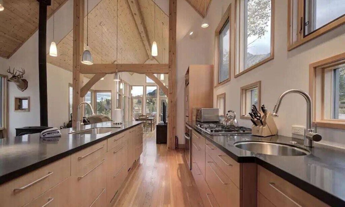 Golden Ski Chalet | Kicking Horse Gem-Best Views on the Mountain