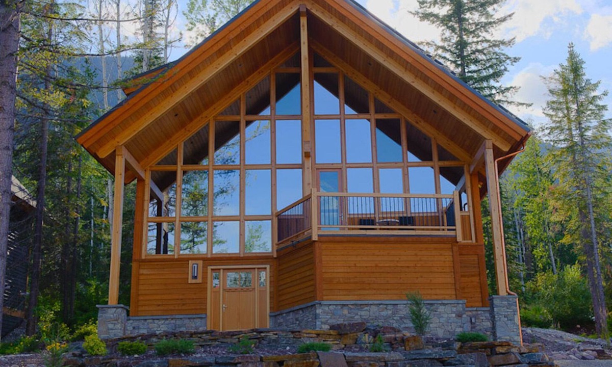 Golden Ski Chalet | Kicking Horse ski Chalet Great views,2 wood fires, hot tub, sauna, heated floor