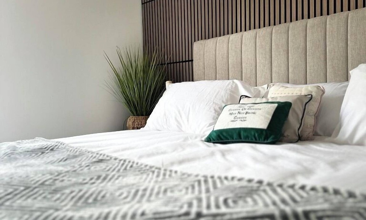Sherwood Park House | King Bed | Jacuzzi | Fast Wi-Fi
