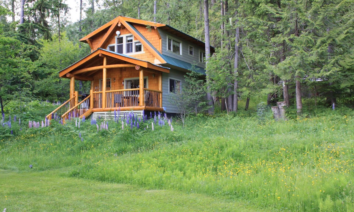 Crawford Bay Cabin | Kootenay Lake Forest Cabin in Crawford Bay, close to public sandy beach.