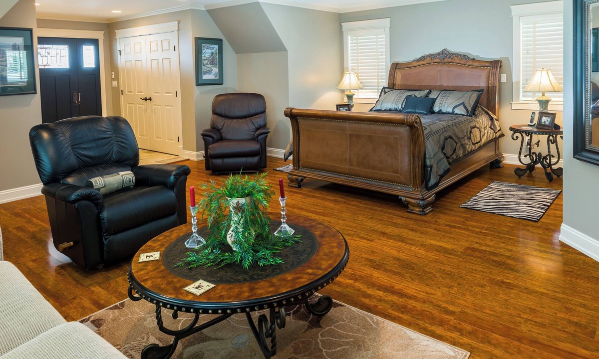 Balfour Apartment | Kootenay Wild Guest Suites - Selkirk Suite
