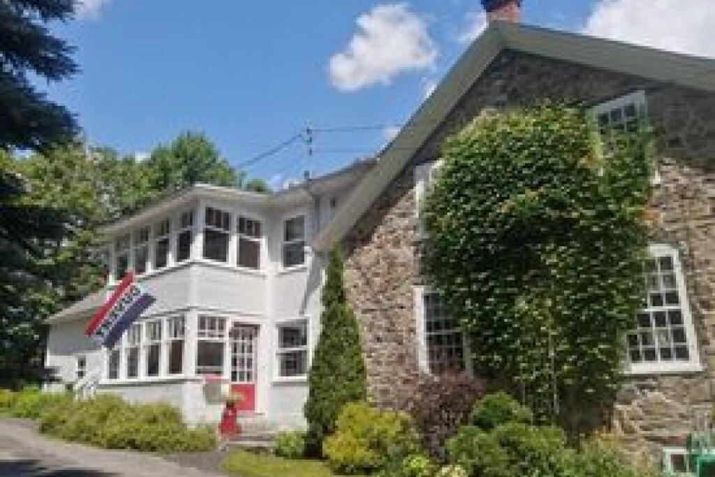 Waterloo Apartment | L'Alcôve des Céramistes
