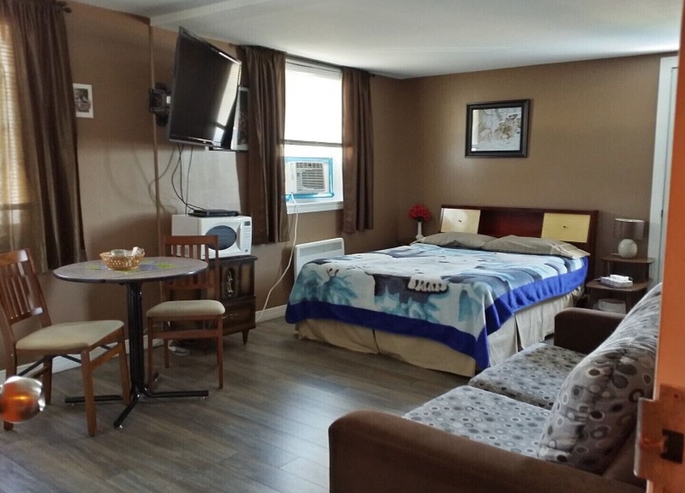 Val-d'Or Hotel | La Vieille Auberge, tourism residence - Appartment 1 room - 1 Queen bed and 1 sofa bed 1 or 2 persons