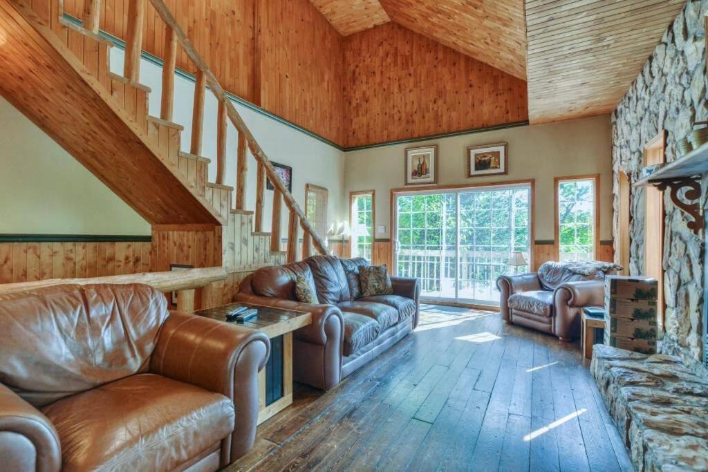 Saint-Faustin-Lac-Carre Apartment | LaBête