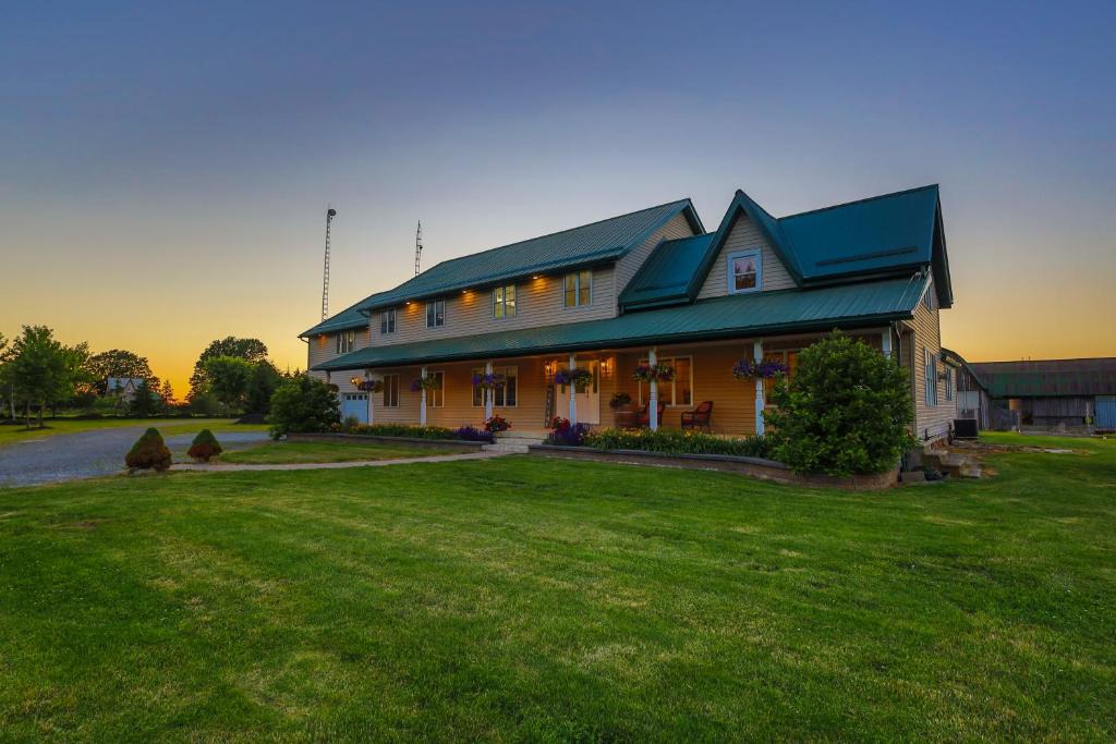 Hamilton Bed & Breakfast | Lake Erie Manor