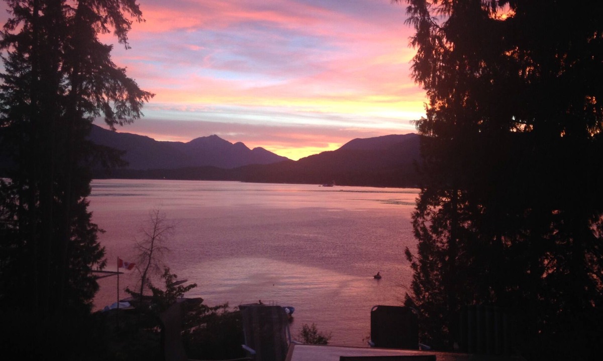 Port Alberni House | Lake Front cottage - Cozy winter fall and winter get away - Monthly discount