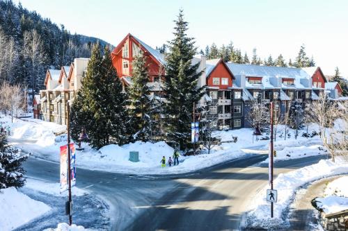 Whistler Creekside Apartment | Lake Placid Lodge by Whiski Jack