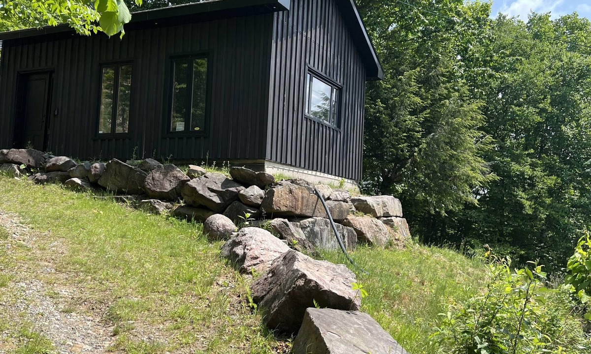 Labelle Ski Chalet | lake side chalet !