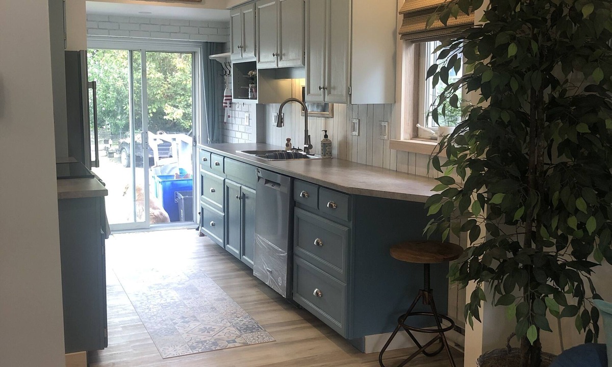 Peterborough House | Lake Vibe - 3+ Bdrm House on Ashburnham Point