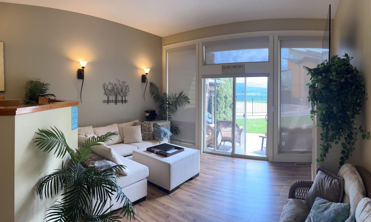 Tlc Beachhouse Waterfront Shuswap Accommodation | Scotch Creek