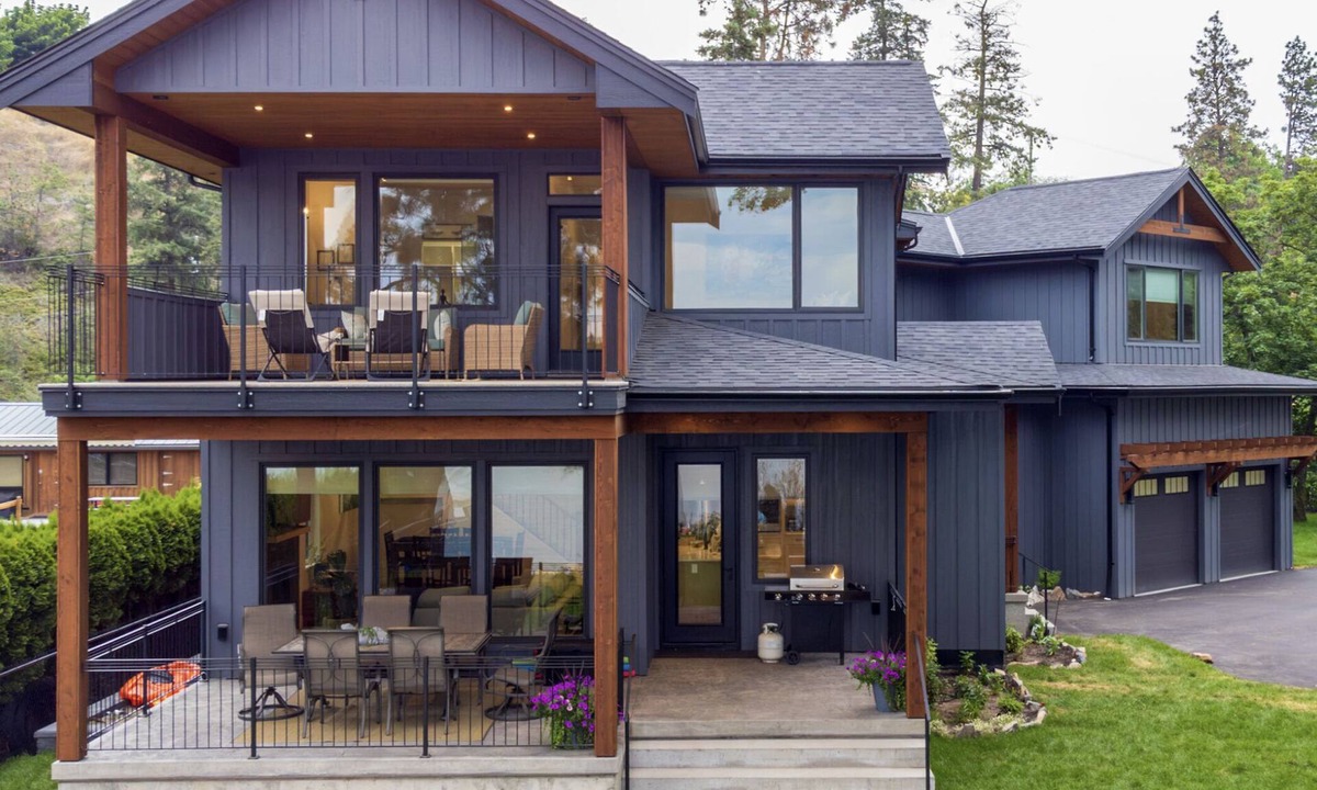 Okanagan-Similkameen House | Lakefront Home in the Village