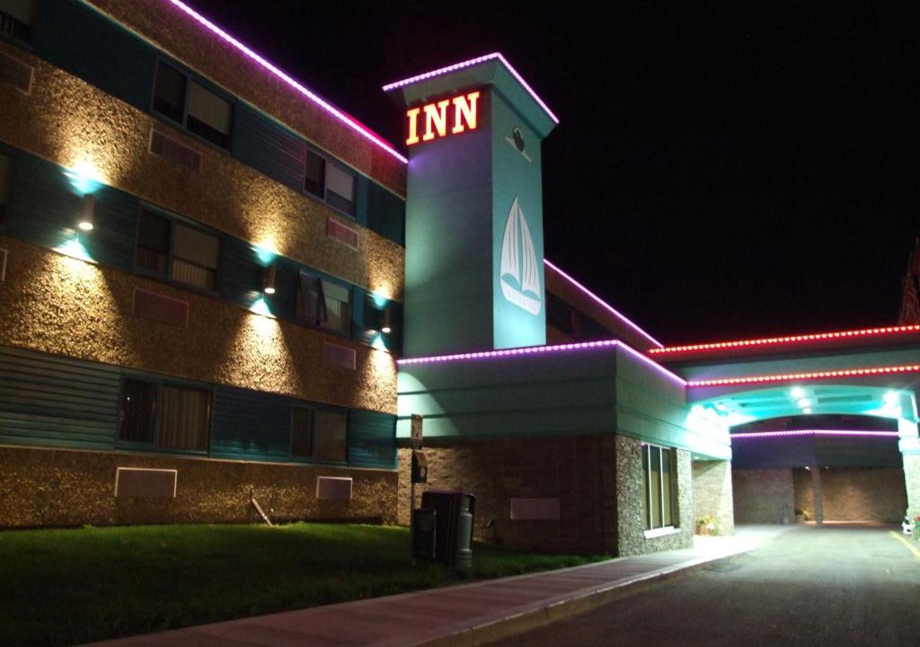 Cold Lake Hotel | Lakeland Inn Hotel