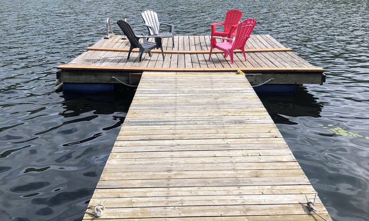Val-des-Monts Cottage | Lakeside Getaway: Cozy Cottage with Pool Table, Spa & Steps from the Water!