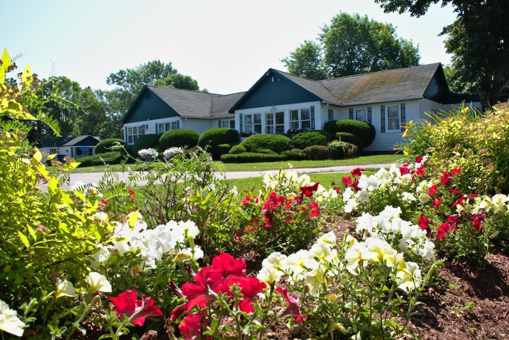Green Gables House | Lakeview Lodge and Cottages