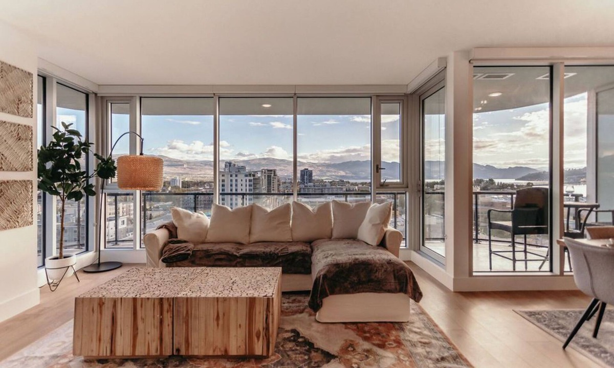 North End Apartment | LAKEVIEW LUXE | FULLY FURNISHED 2 BED & DEN | DT KELOWNA!