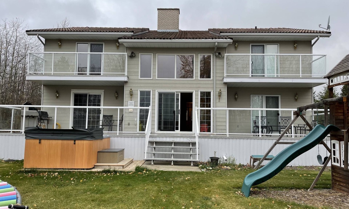 Sherwood Park House | Large family or group vacation lake home with dock and boats 35 minutes from WEM