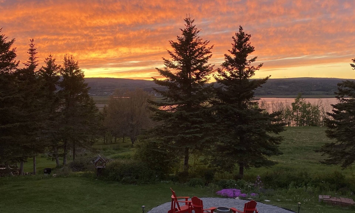 Harvey House | Large Home, Waterviews, Central Location to Rocks/Fundy - Fundys Lost Lobster
