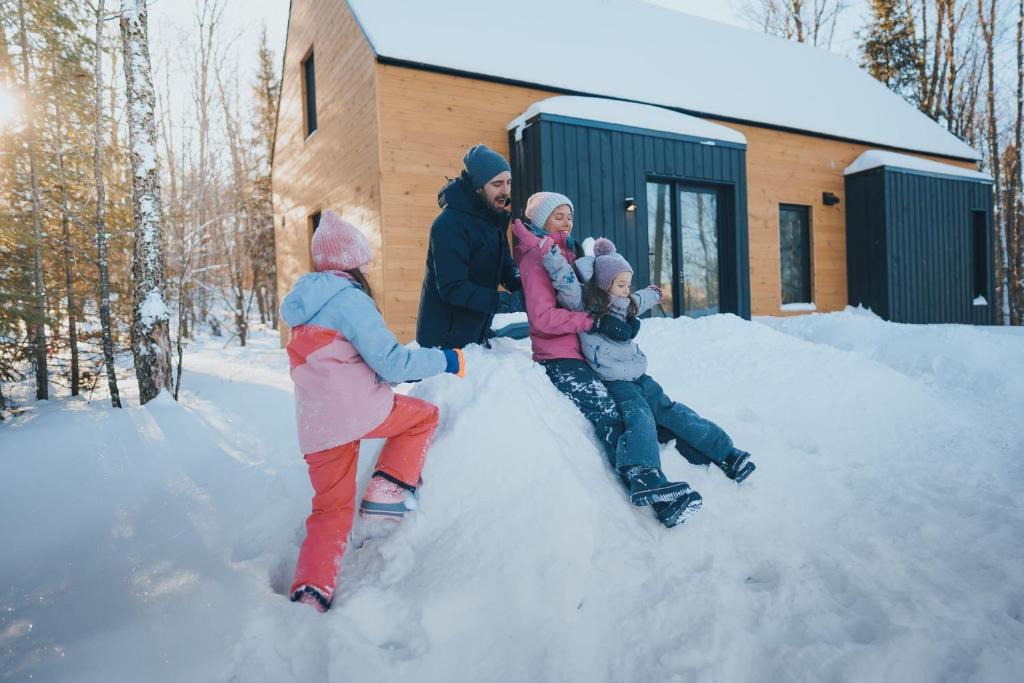 Lac Superieur Village House | Large windowed chalet surrounded by nature