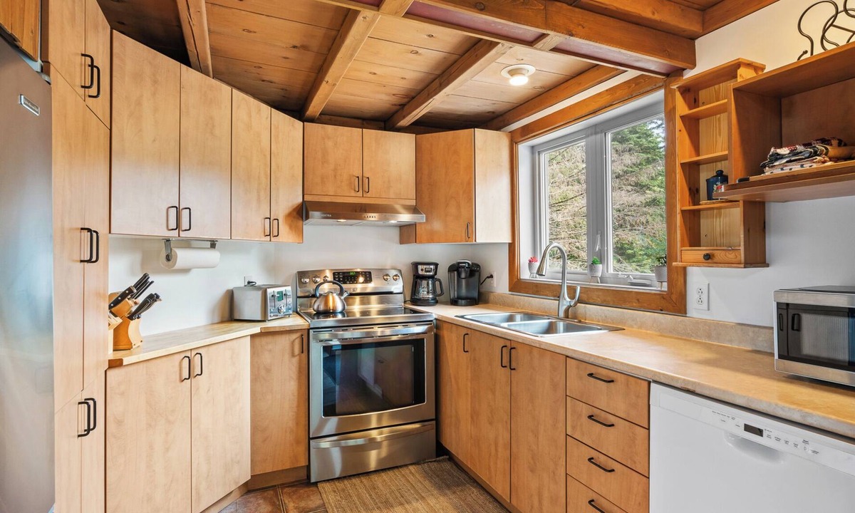 Val David Cabin | Laura: cozy comfort in Val-David, w/spa & firepit