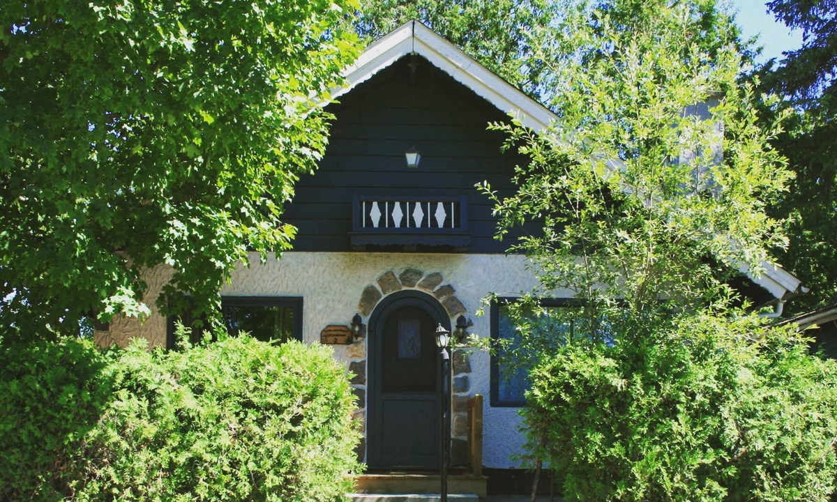 Val David Cabin | Lausanne, A nice vintage cottage in Village Suisse resort, in heart of Val-David
