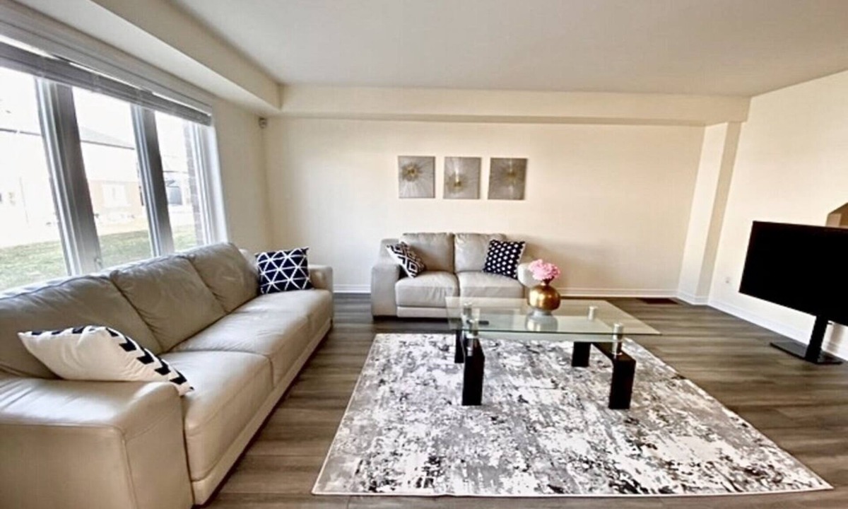 Thorold House | Lavish house near Niagara Falls