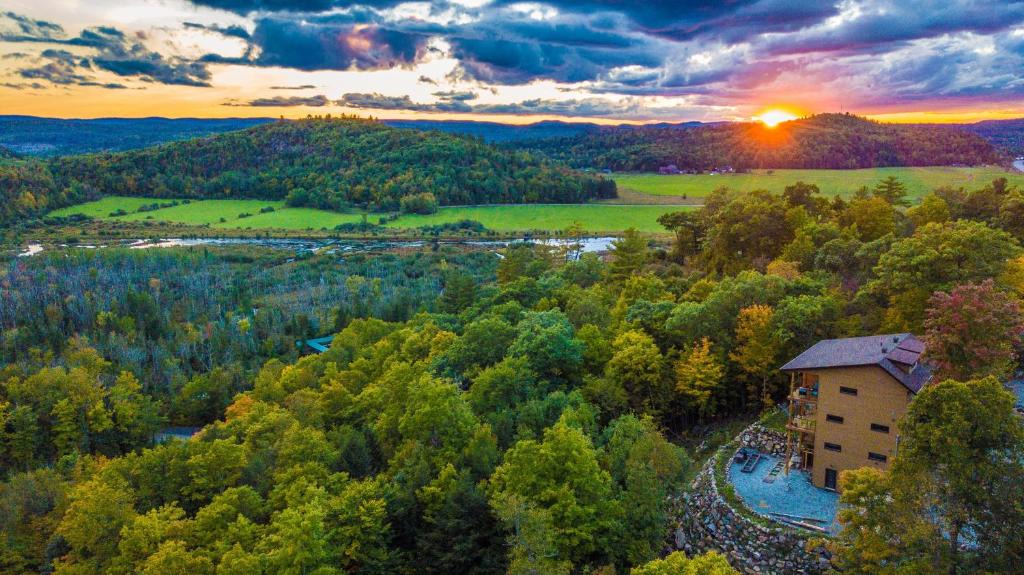 Les Collines-de-l'Outaouais Regional County Municipality Bed & Breakfast | Le Bellevue Modern Lodge