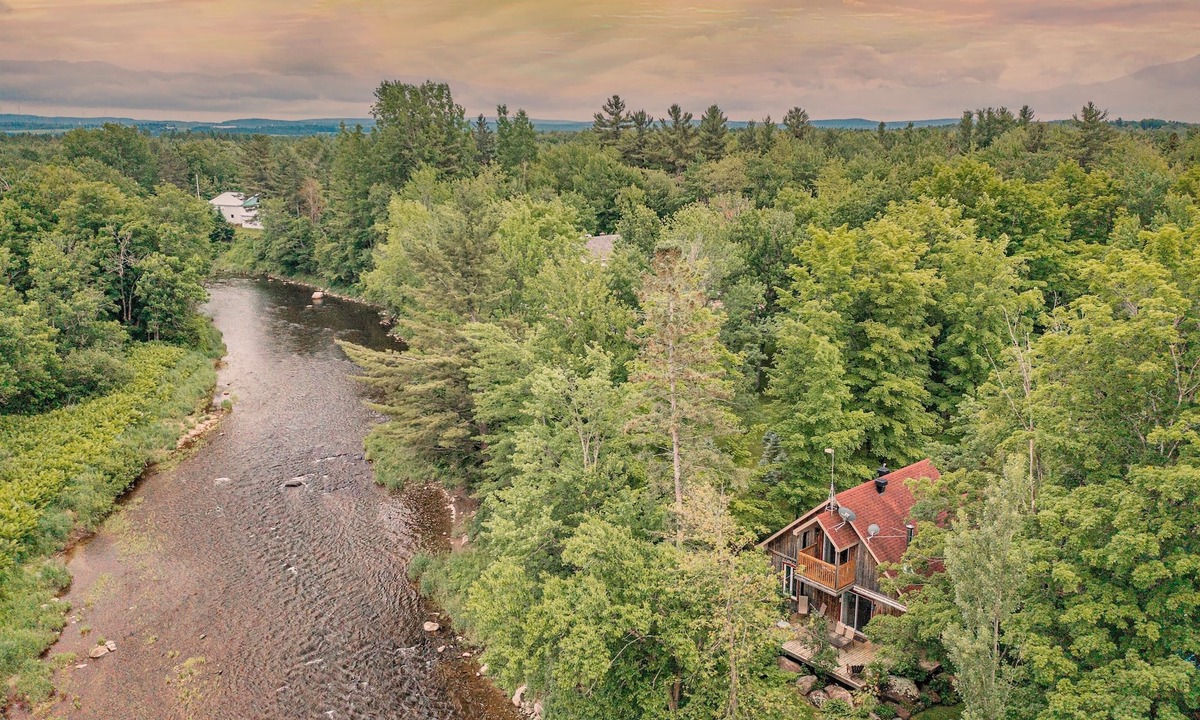 Saint-Patrice-de-Beaurivage Ski Chalet | ☀ Le Börivaj ☀️ SWIMMING POOL 🏊 Fireplace 🔥 🌿 KAYAK 🛶 🌲