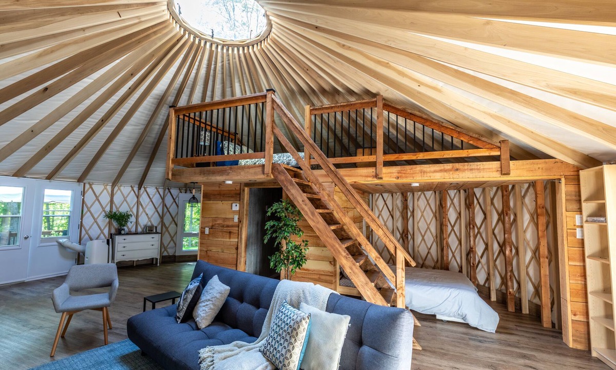 Notre-Dame-du-Laus Ski Chalet | Le Chevreuil yourte de luxe