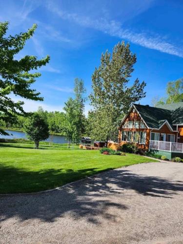 Saint Zenon Ski Chalet | Le Grand Boisé