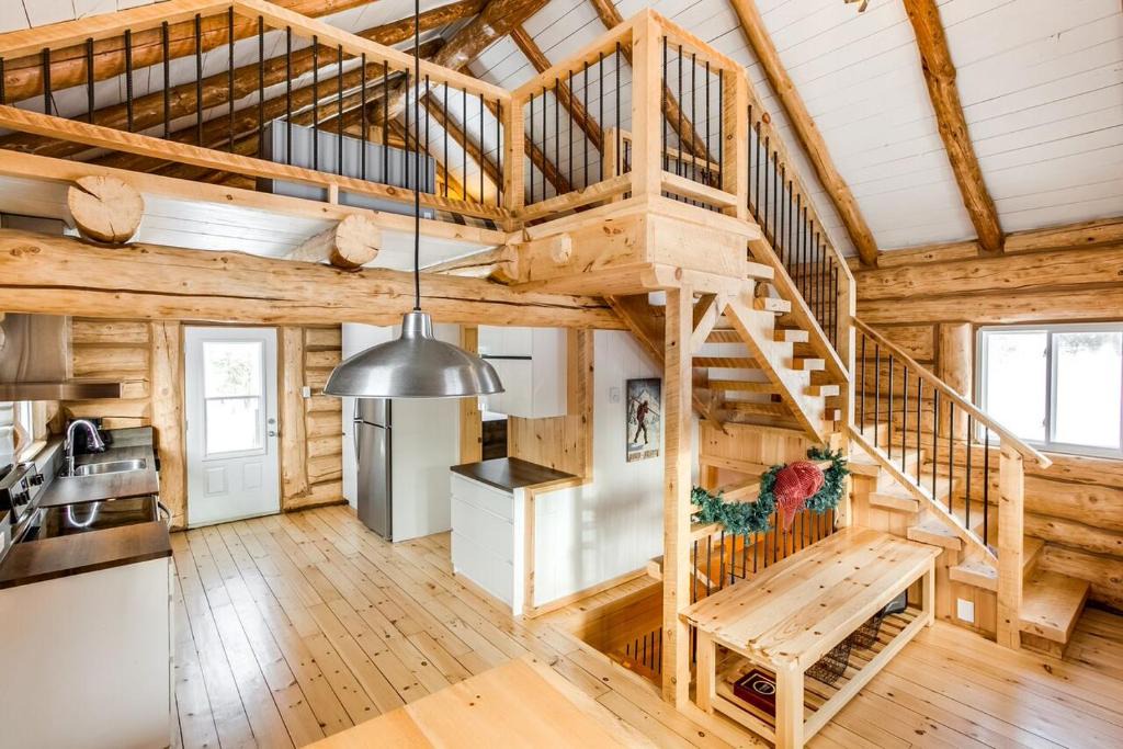 St-Adolphe-d'Howard Ski Chalet | Le log home - Locations du sommet