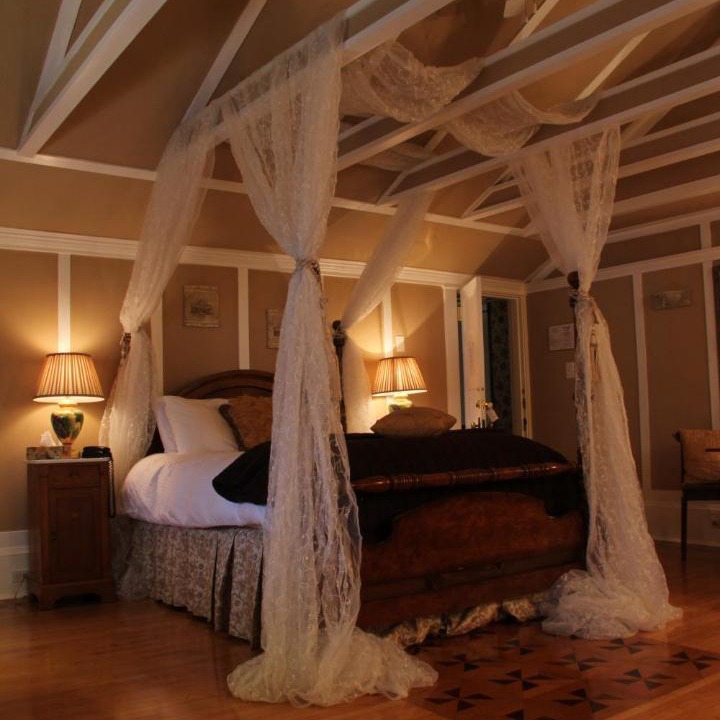 Leaside Manor | Waterford Valley