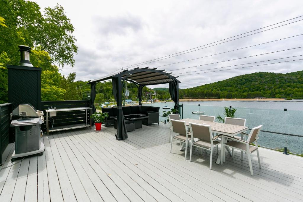 Sainte-Agathe-des-Monts Apartment | Les Lofts du Lac des Sables 1 by KASANIA
