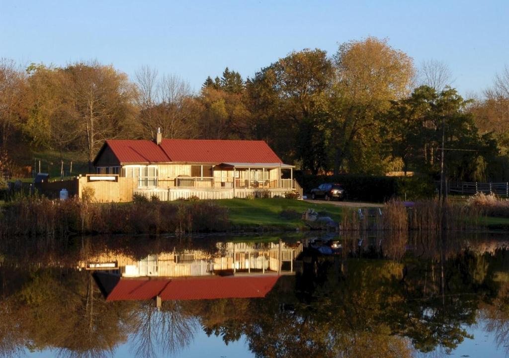 Douro-Dummer Bed & Breakfast | Liftlock Guest House
