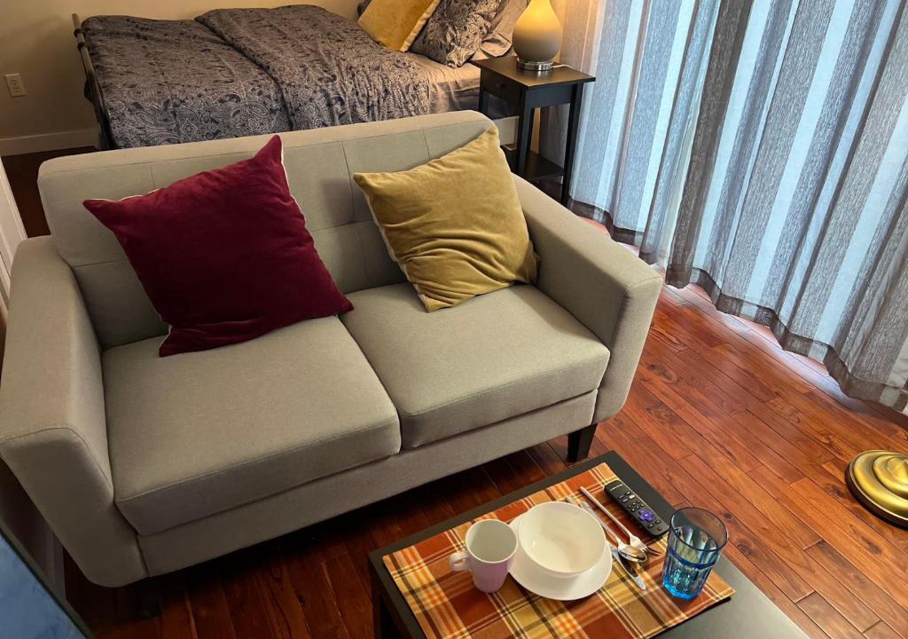 Southwest Calgary House | Lily room near golf and banff newly renovated VERY Quiet