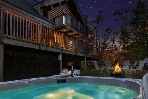 Labelle Ski Chalet | LOG CABIN w HOT TUB, BEACH access, near of TREMBLANT