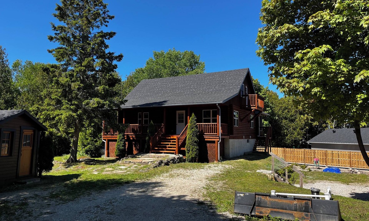 Tobermory Cottage | Log Cottage- 43 Head St
