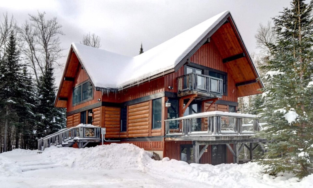 Lac Superieur Village Cottage | Log Home authentic #054