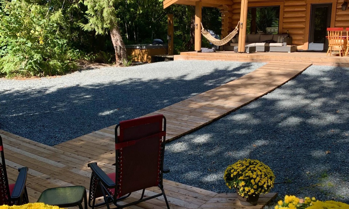 Regional District of Nanaimo House | Log house , teepee, three holiday trailers, room for 16 guests.