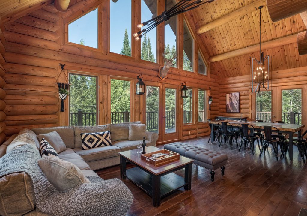 Labelle Villa | LogHouse/Spa/Nature/near Mont Tremblant/16 persons