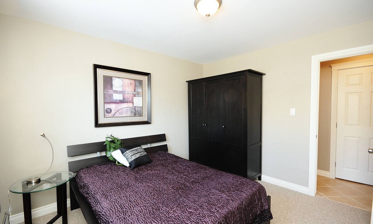 Jasper Place Condo | Lovely 2-Bdr Condo Free Parking