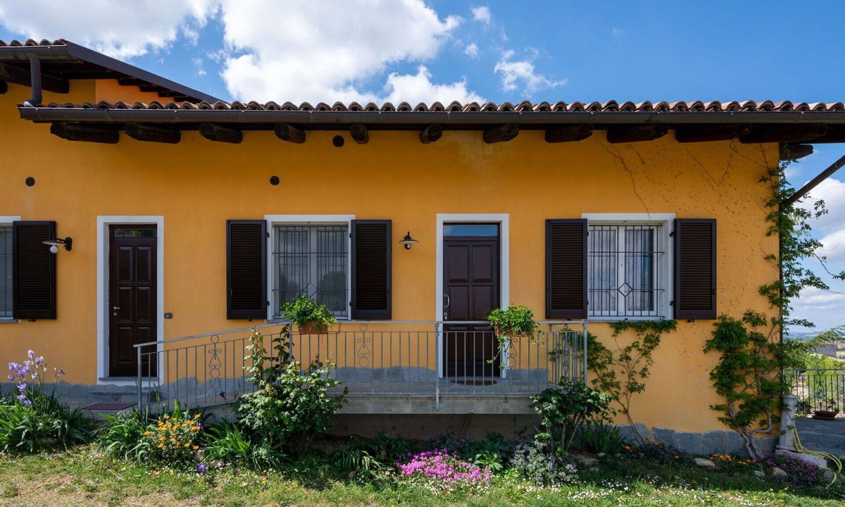 Vinchio Apartment | Lovely apartment for 2 guests with pool, A/C, WIFI, terrace, pets allowed and panoramic view