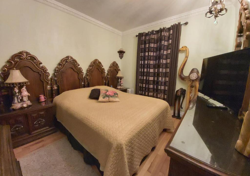 Cote-Saint-Paul House | Lovely Classic Room