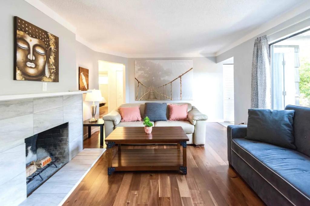 Saanich East House | LOVELY HOME 10 MINUTES TO DOWNTOWN !!!