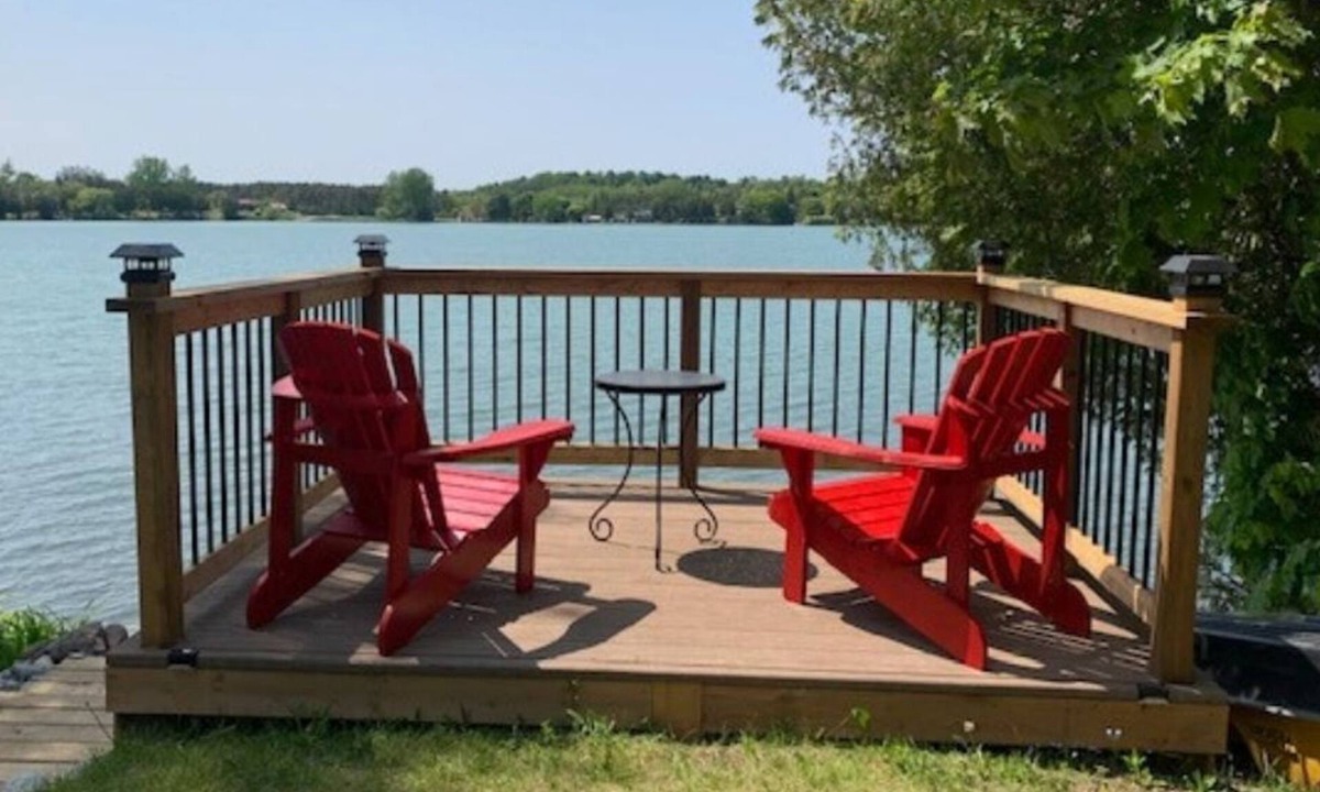 Colborne Cottage | Lovely Little Lake House - A serene getaway close to the city