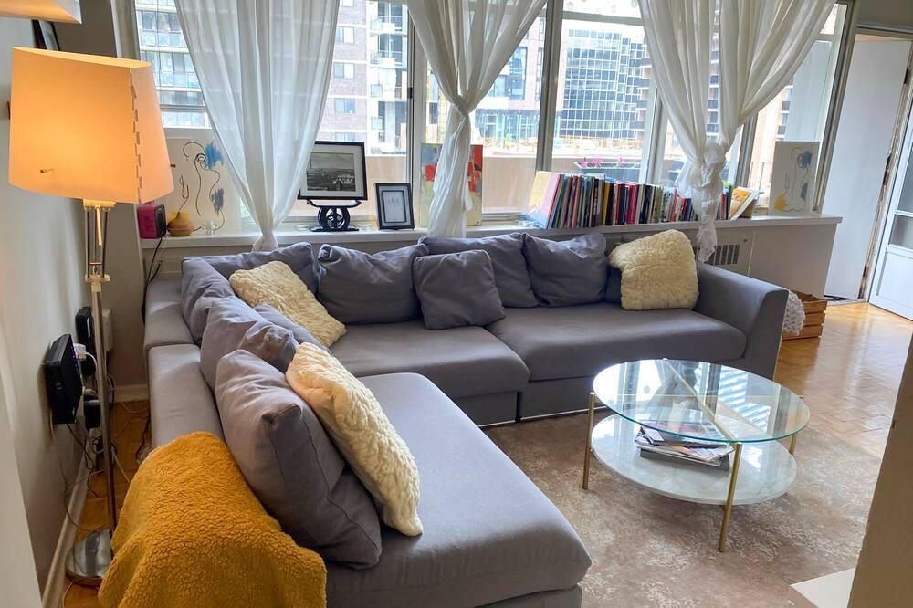 Yonge-Eglinton Apartment | Lovely spacious midtown apartment