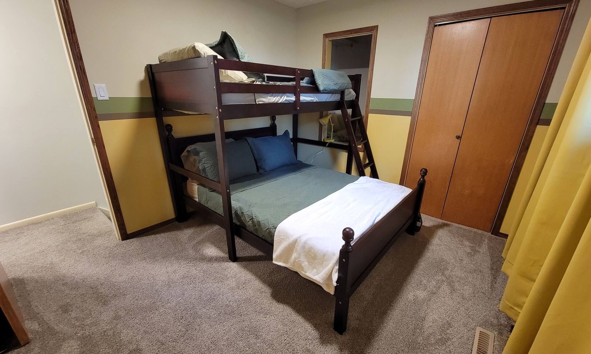 Lethbridge County Other | Lovely Three Bedroom Farmhouse between Lethbridge and Coaldale
