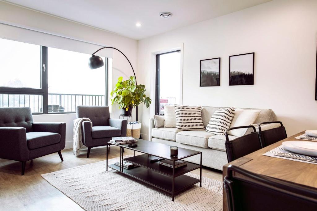 Revelstoke House | Lucid Lemming - Three Bedroom Near RMR