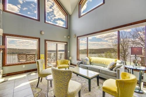 Kaiser House | Luxe Group Home w/Boat Dock in Lake of the Ozarks